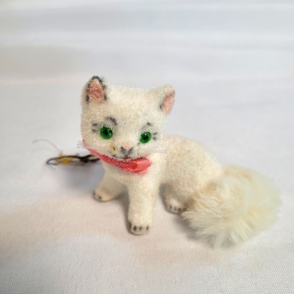 VTG Flocked White Cat Ornament Wagner Kunstlerschutze Handwork West Germany 3.5"